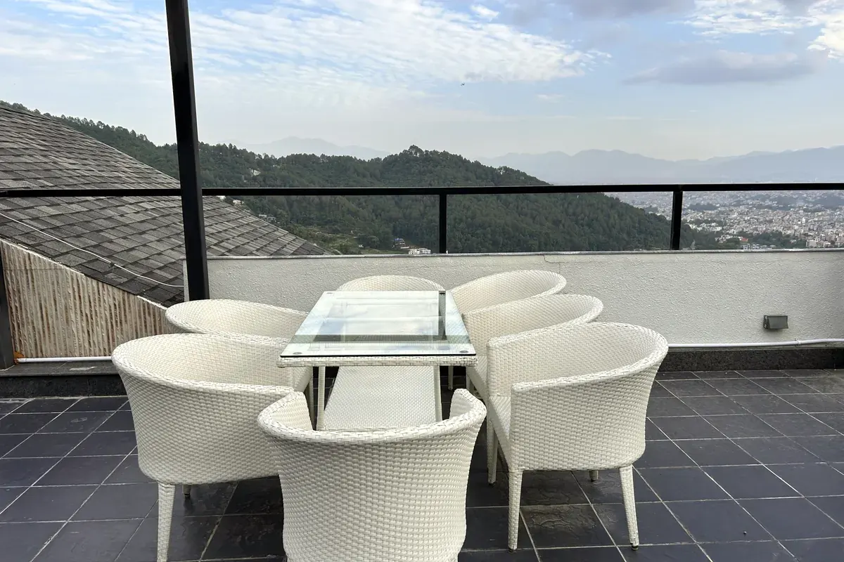 Balkon- und Terrassenbelag: Fliesen auf einer Dachterrasse